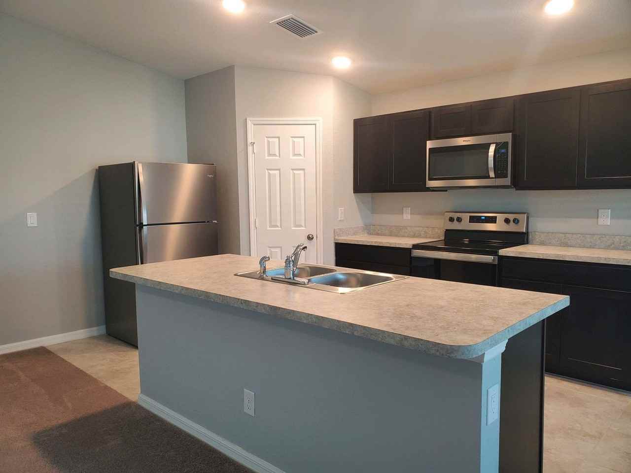 3921 Ne 15th Pl - Photo 3 of 12