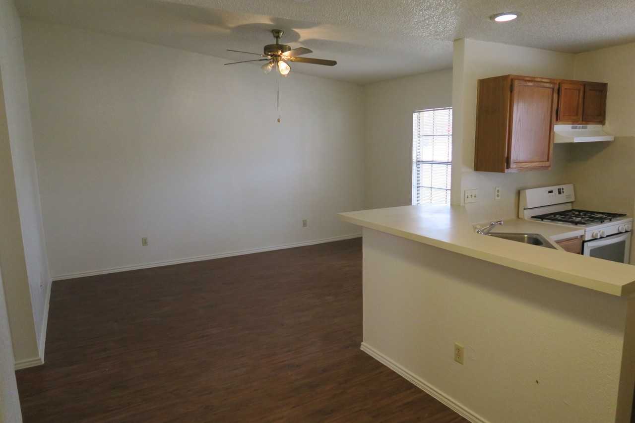 1213 Ridgemont St - Photo 3 of 15