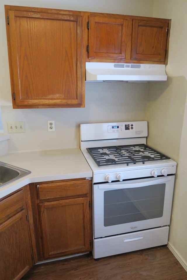 1213 Ridgemont St - Photo 6 of 15