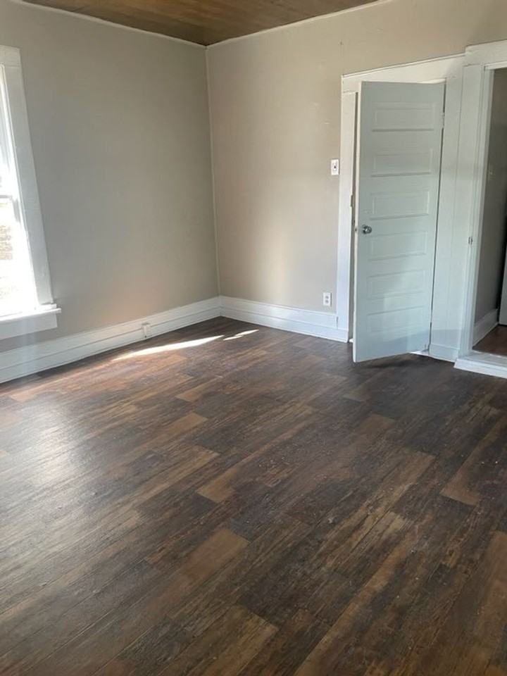 2605 E 38th St - Photo 3 of 4