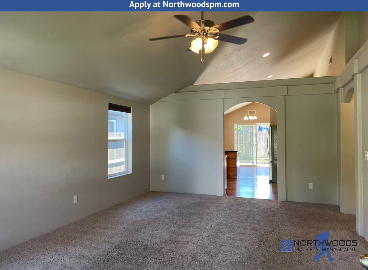 310 Roundgate Dr - Photo 2 of 18