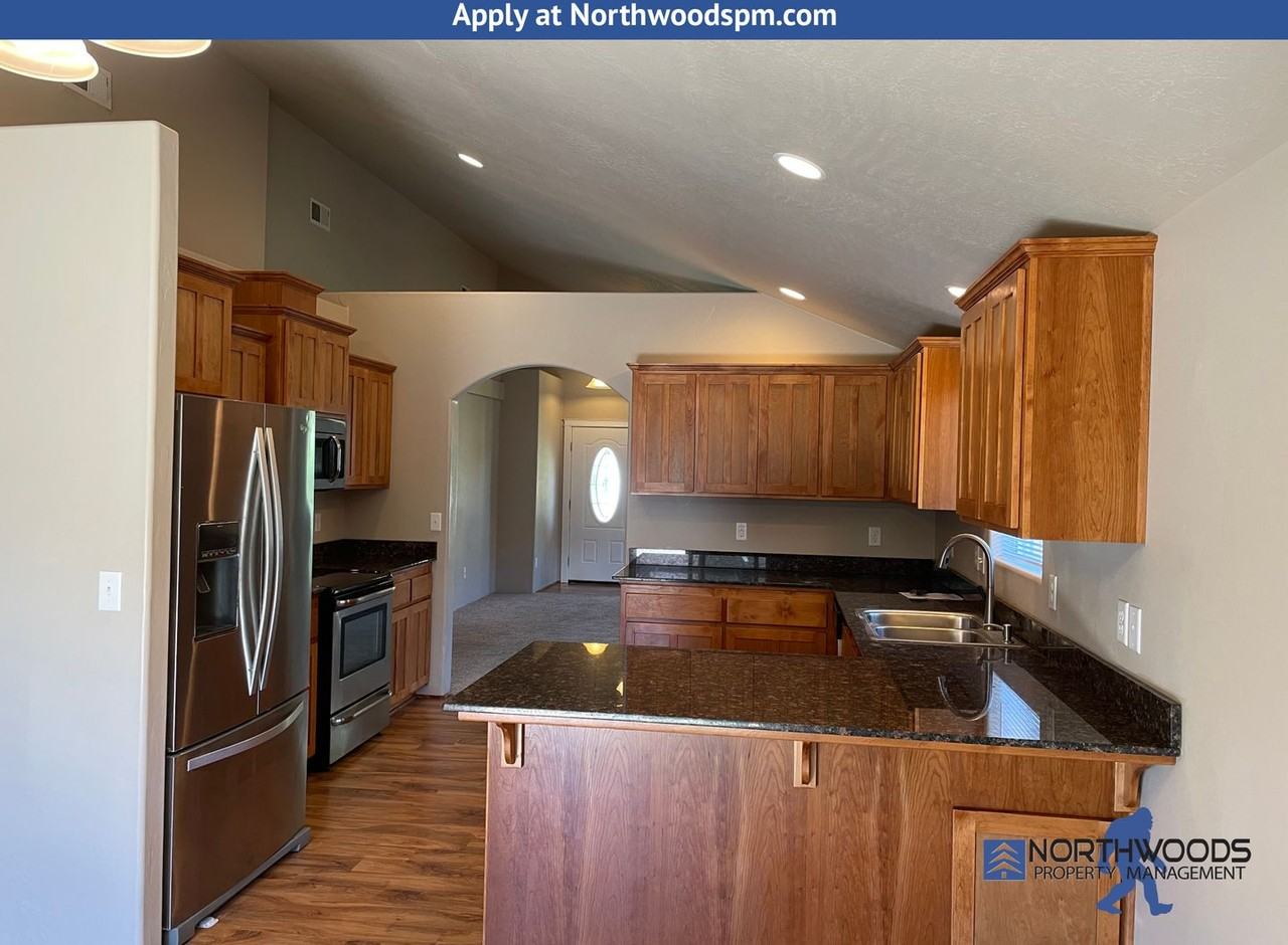 310 Roundgate Dr - Photo 4 of 18