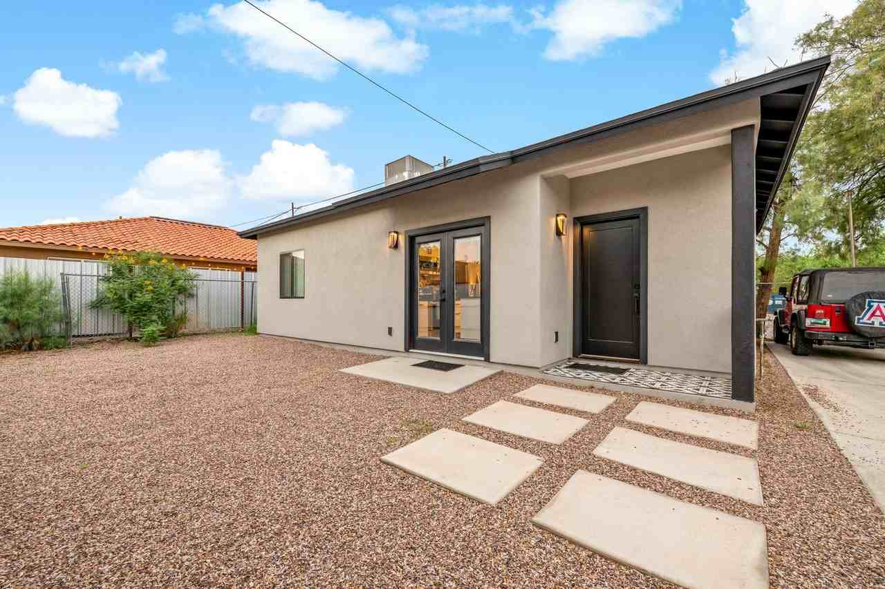 1302 E 9th St #B - Photo 5 of 23