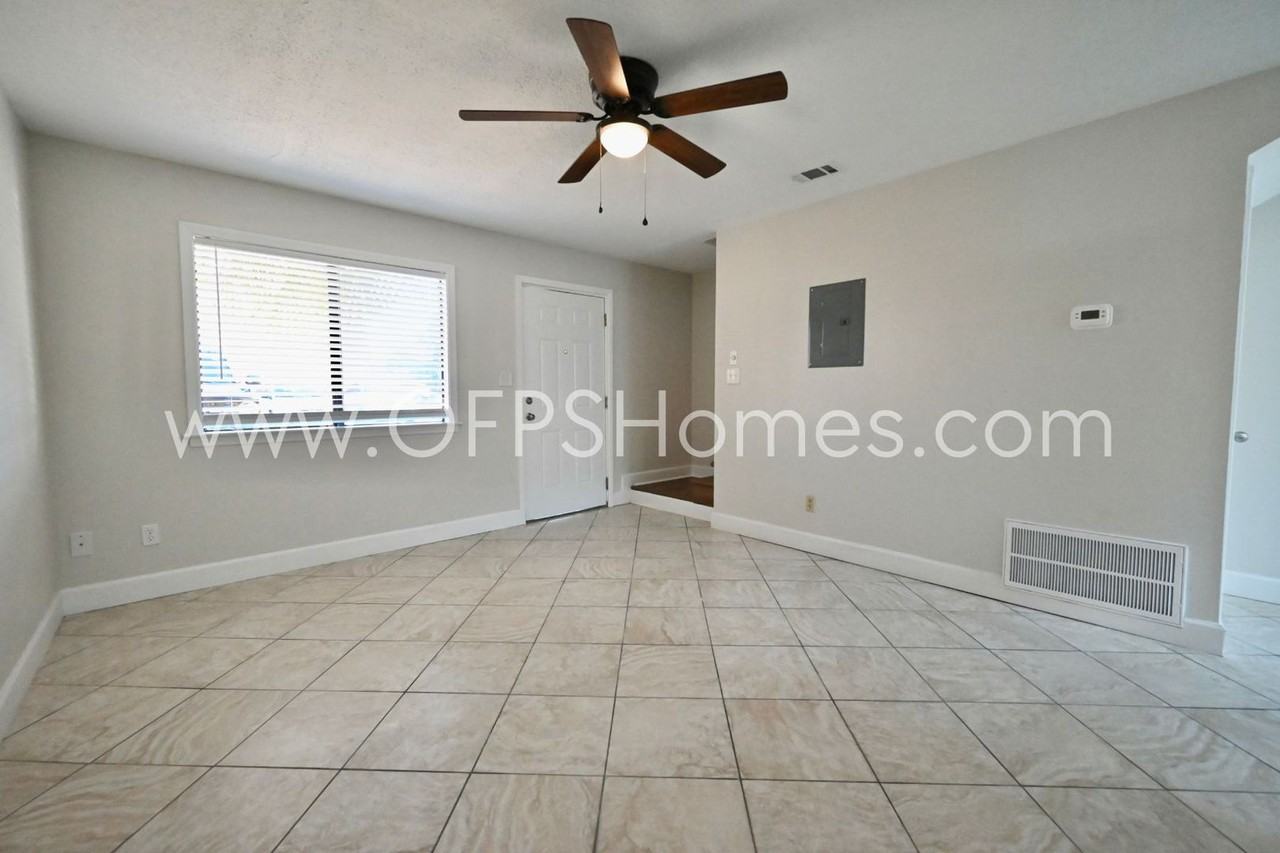 710 Legion Dr #D4 - Photo 3 of 17