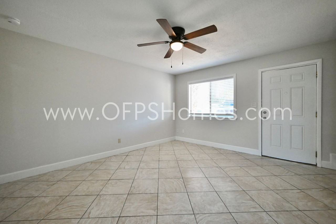 710 Legion Dr #D4 - Photo 4 of 17