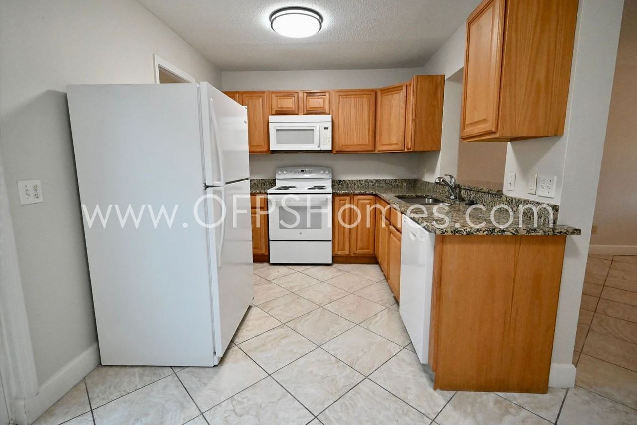 710 Legion Dr #D4 - Photo 6 of 17