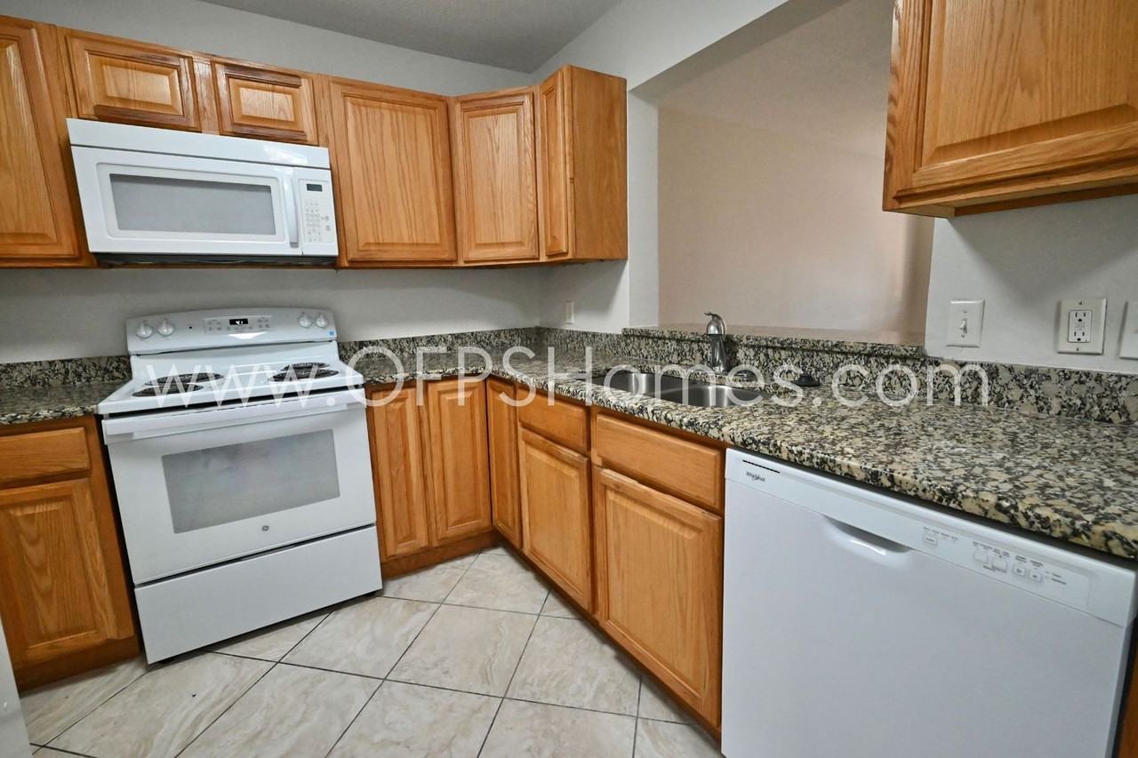 710 Legion Dr #D4 - Photo 7 of 17