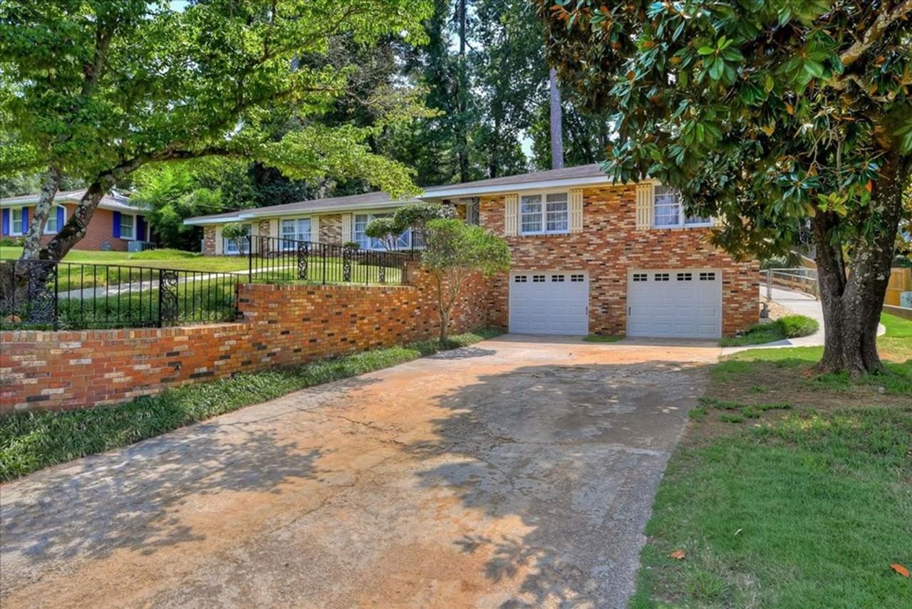 2279 Overton Rd - Photo 3 of 26