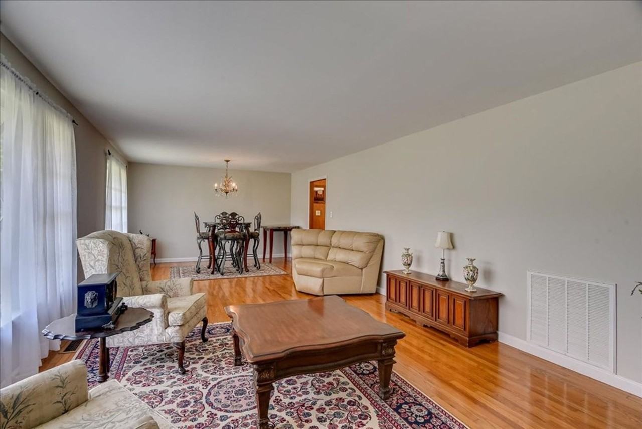 2279 Overton Rd - Photo 7 of 26