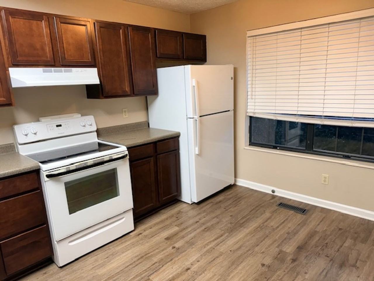 413 Bayberry Ter - Photo 2 of 24