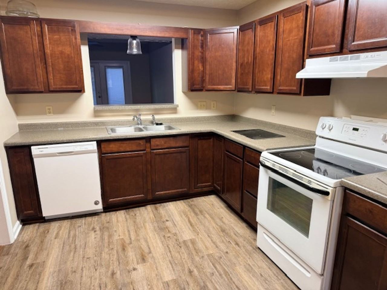 413 Bayberry Ter - Photo 3 of 24