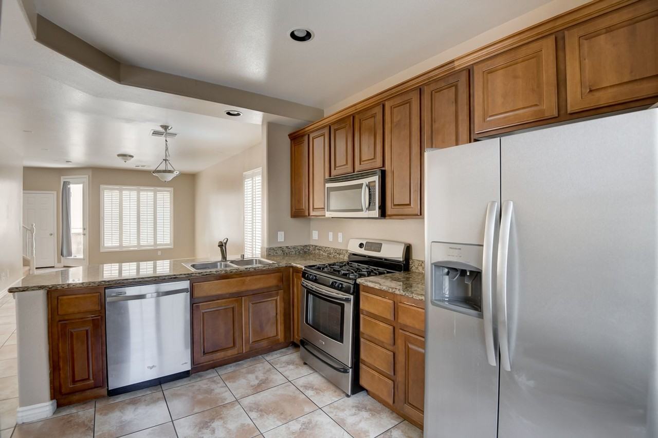 1713 Bamboo Rain Ave - Photo 2 of 15