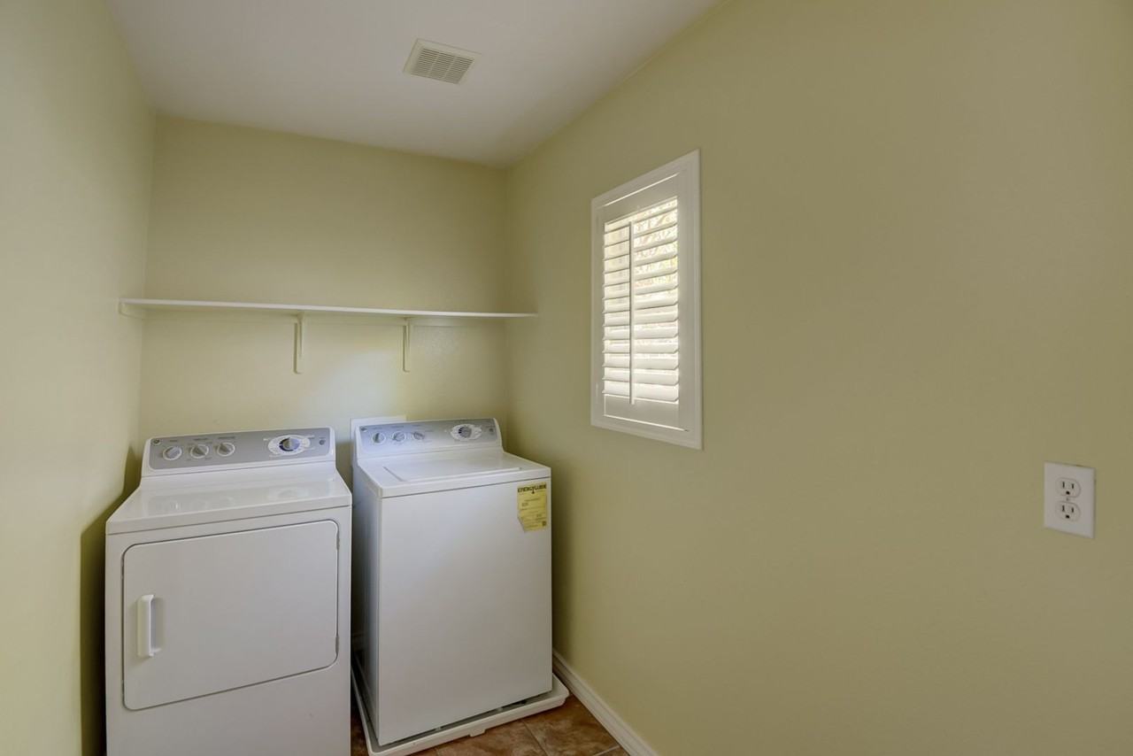 1713 Bamboo Rain Ave - Photo 5 of 15