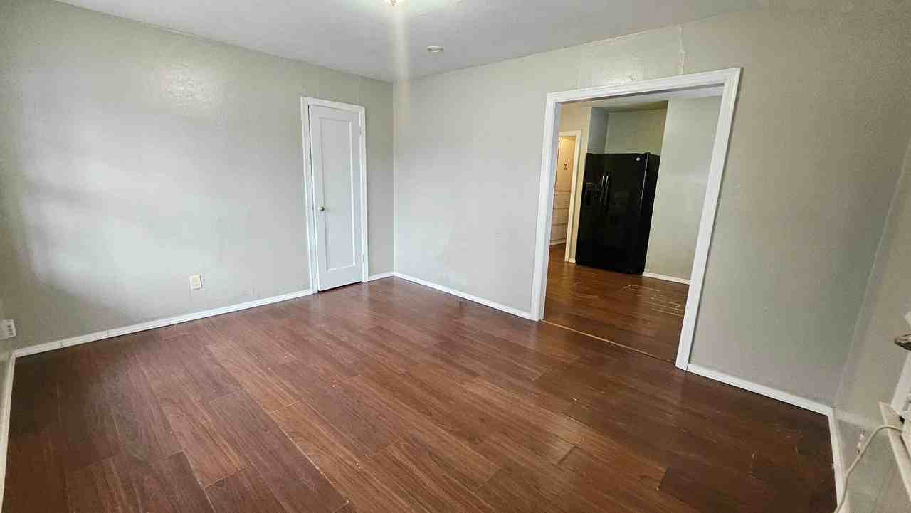 1339 Sw 26th St - Photo 2 of 10