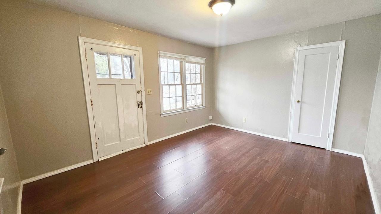 1339 Sw 26th St - Photo 3 of 10