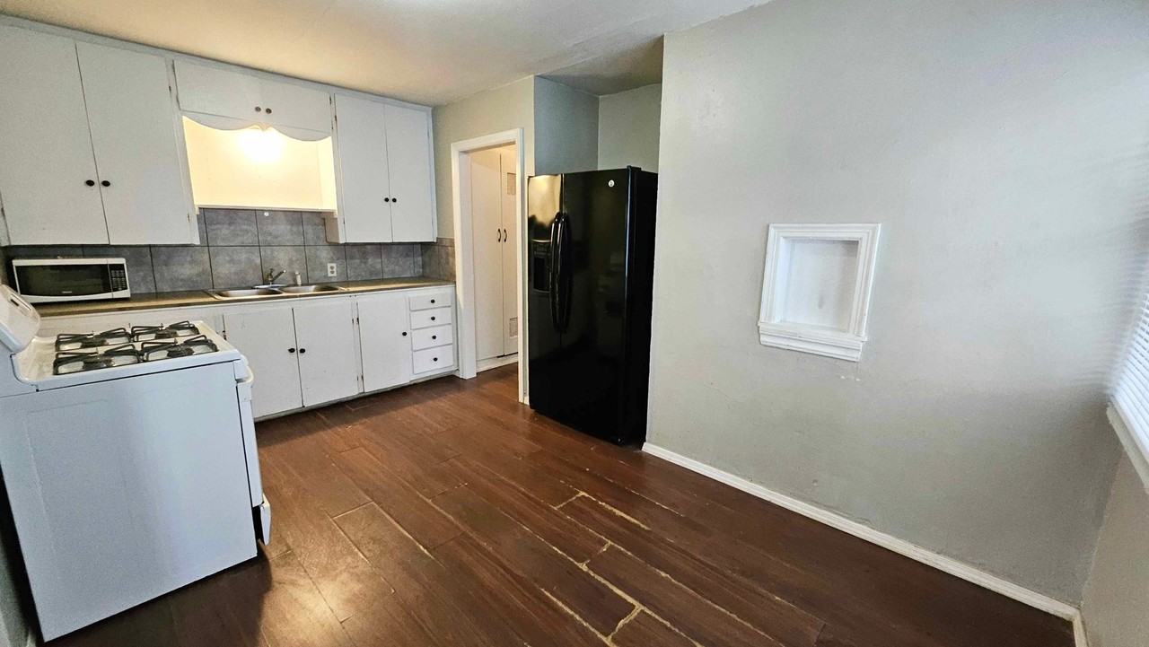 1339 Sw 26th St - Photo 4 of 10