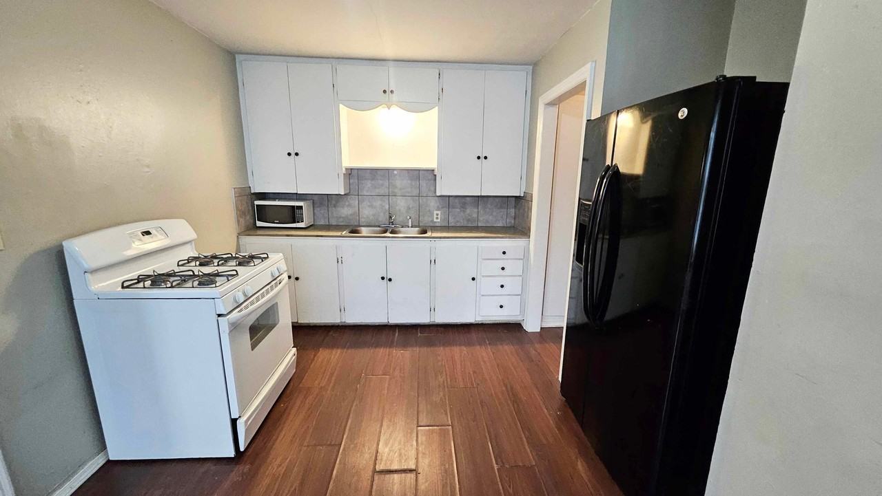 1339 Sw 26th St - Photo 5 of 10