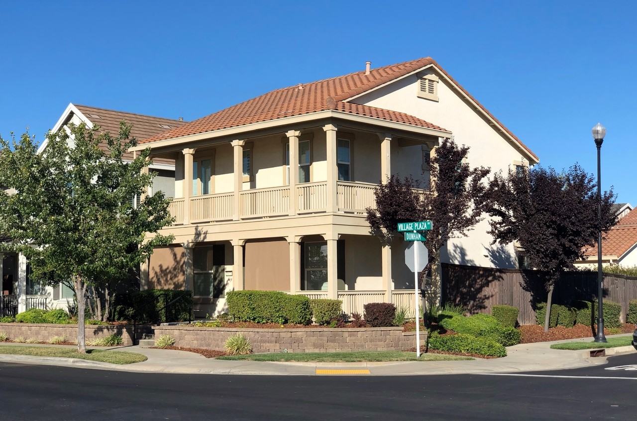 3072 Village Plaza Dr - Photo 2 of 25