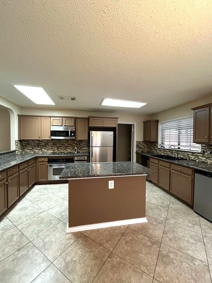 2327 Stallion Run - Photo 3 of 15