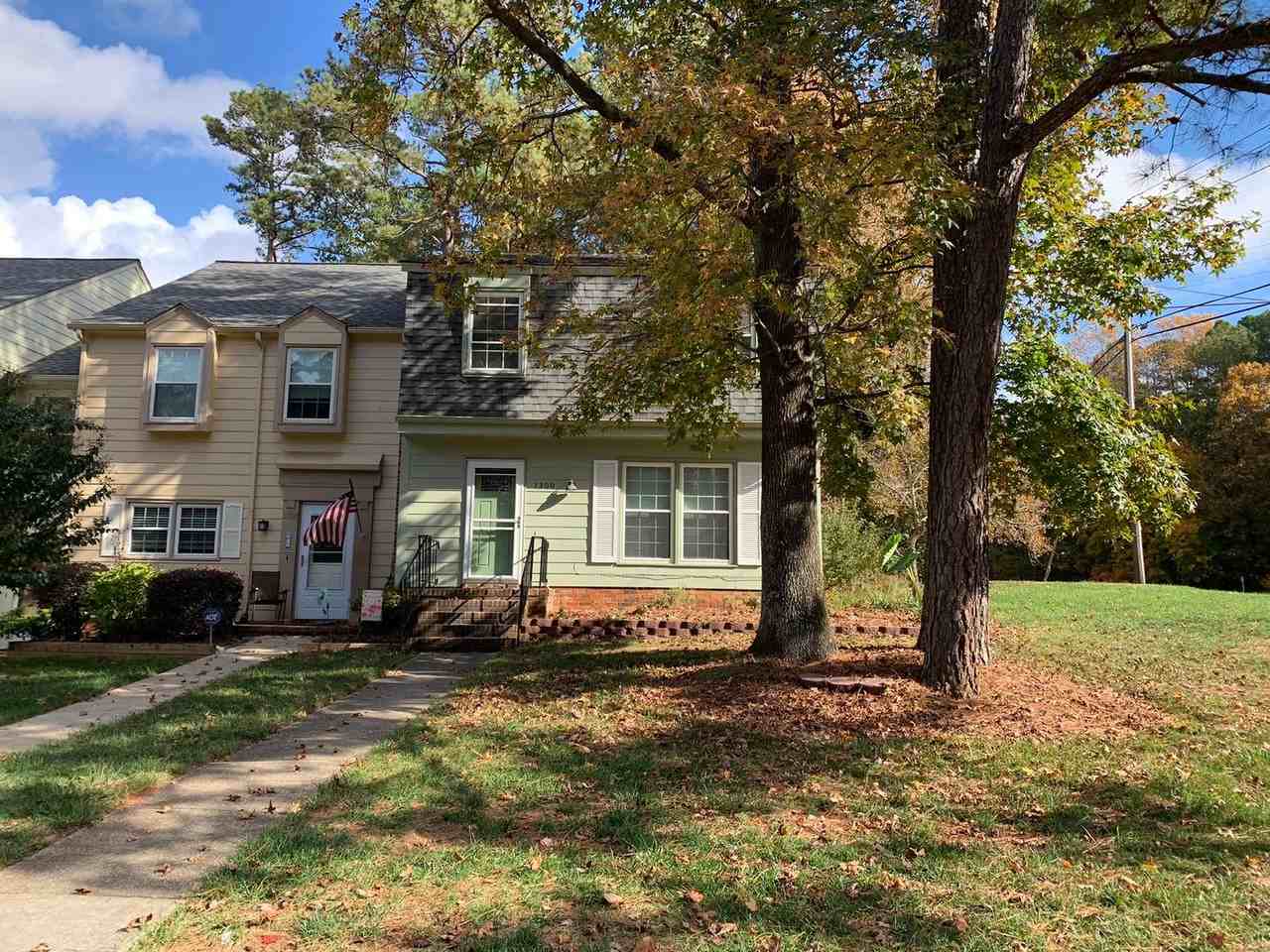 1300 Garden Crest Cir - Photo 2 of 18