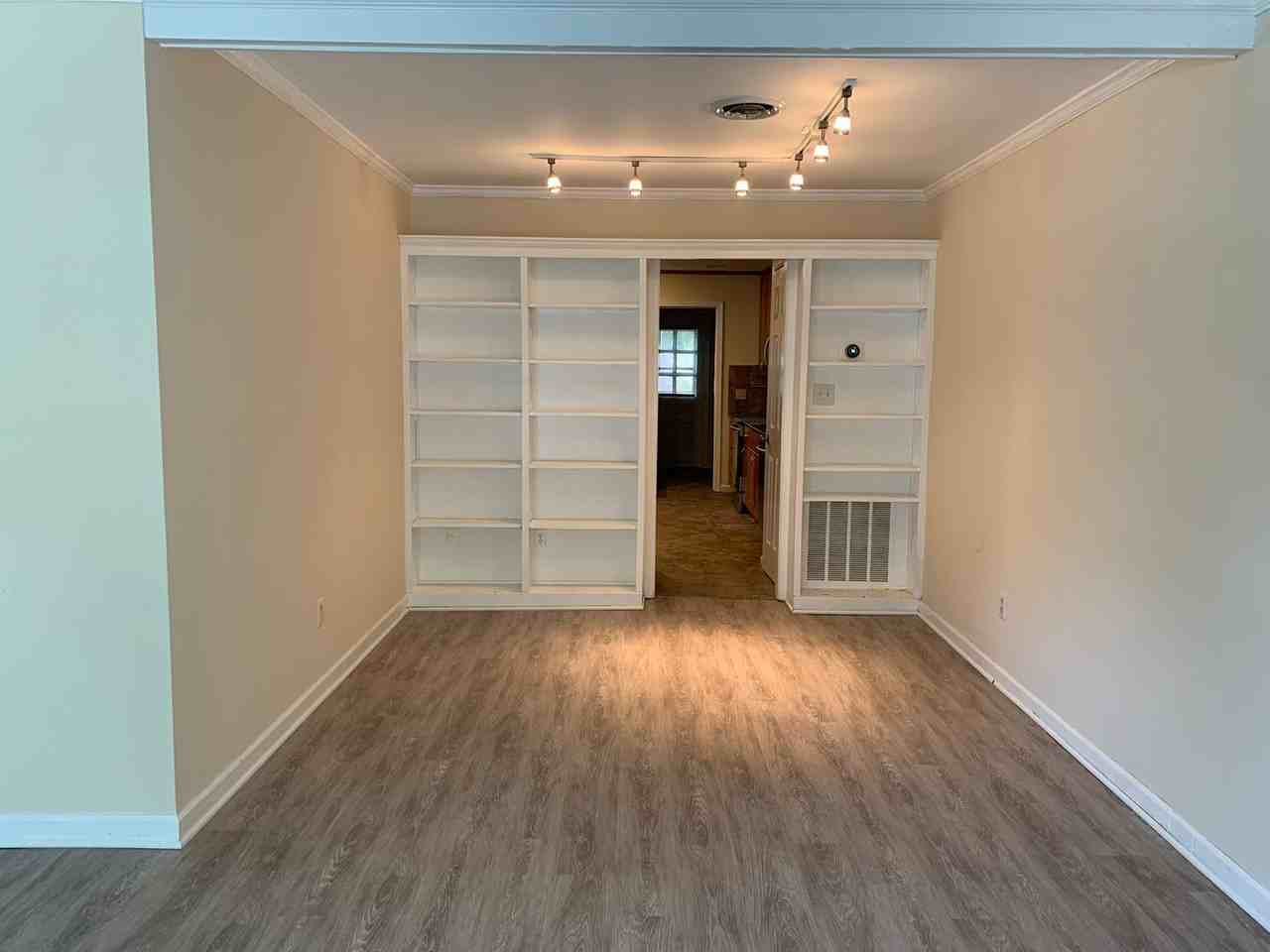 1300 Garden Crest Cir - Photo 3 of 18