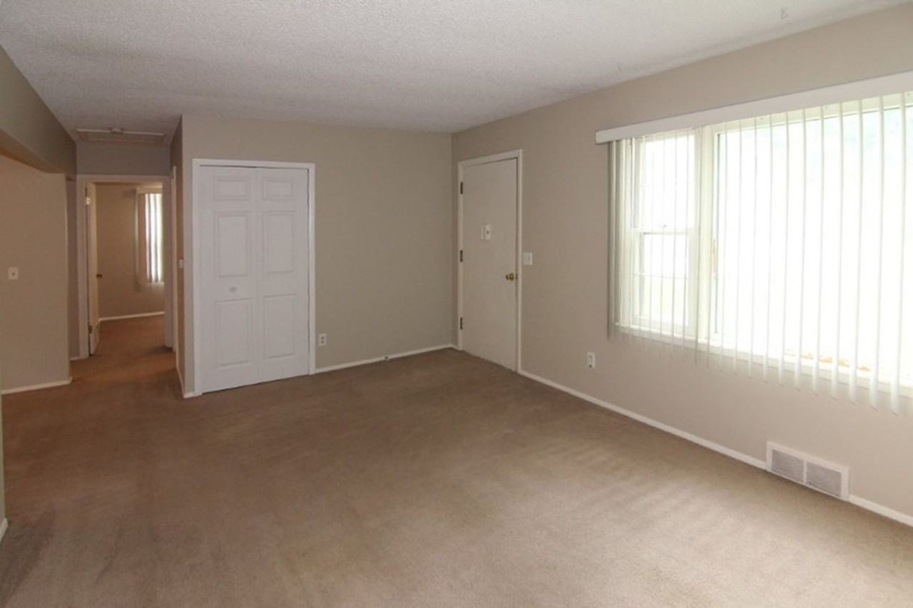 1630 Morningside Dr - Photo 4 of 19