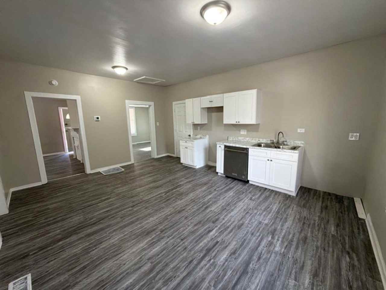 805 Adams Ct - Photo 2 of 9