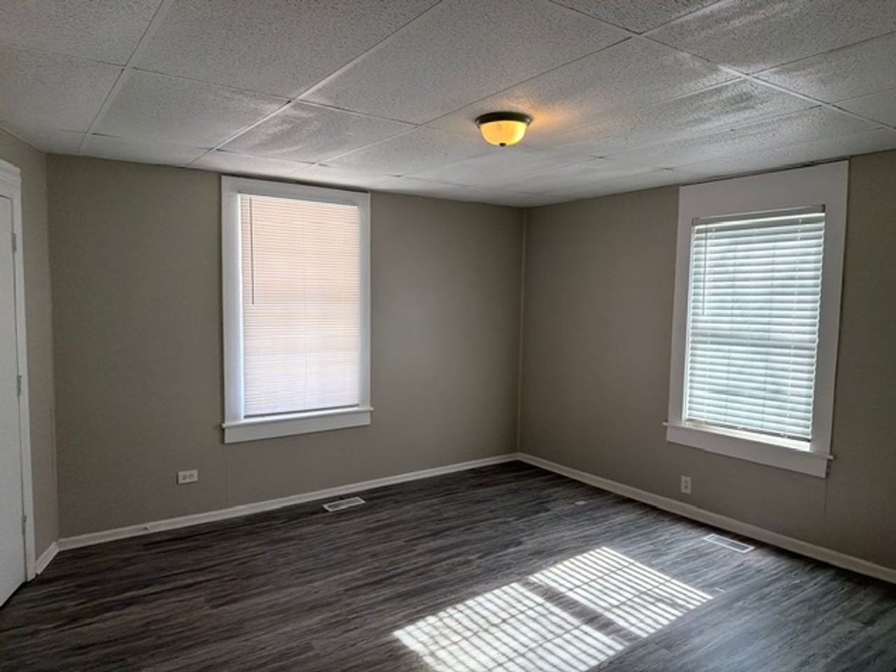 805 Adams Ct - Photo 4 of 9