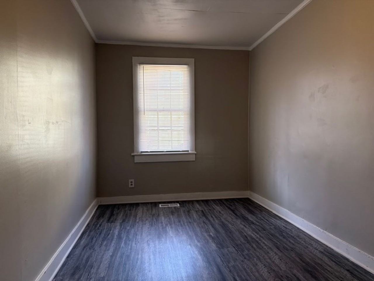 805 Adams Ct - Photo 6 of 9