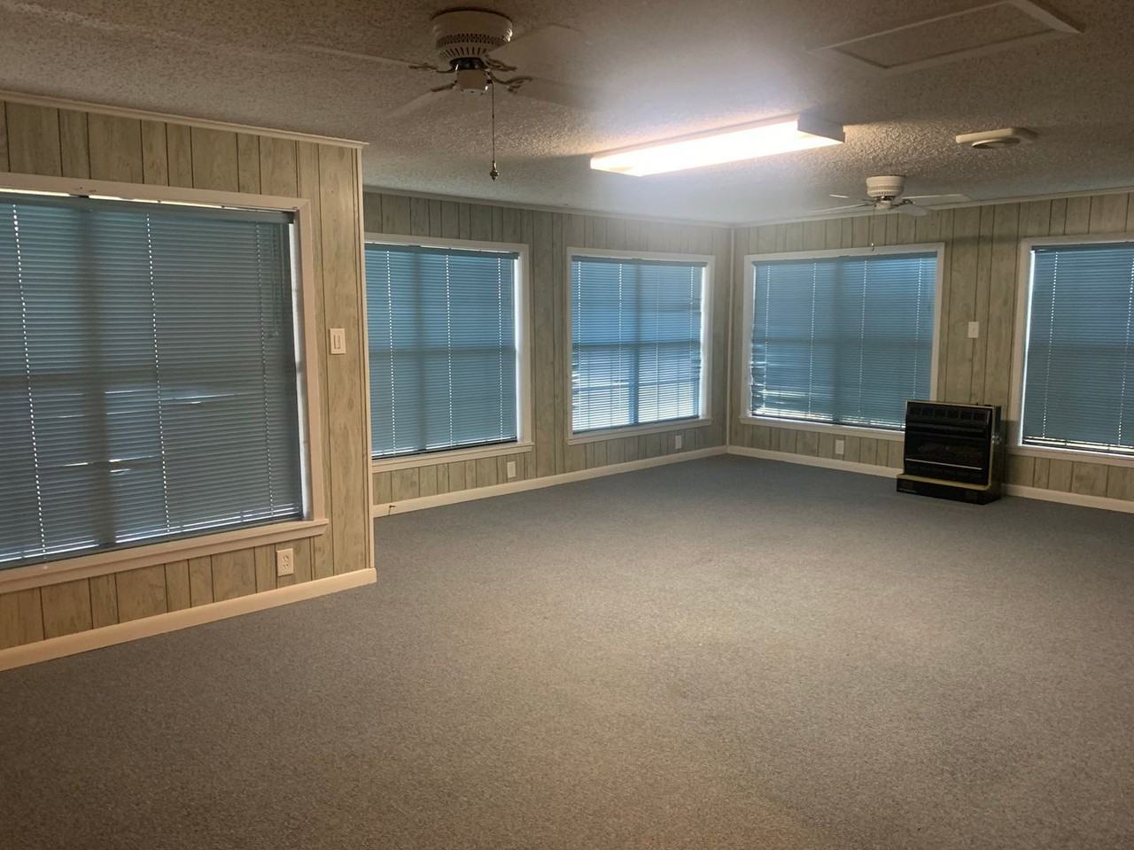 1821 Mars Dr - Photo 4 of 16