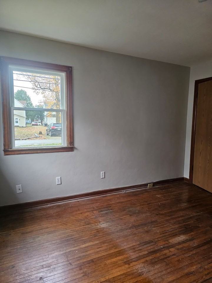 609 Kenwood Ave - Photo 2 of 7