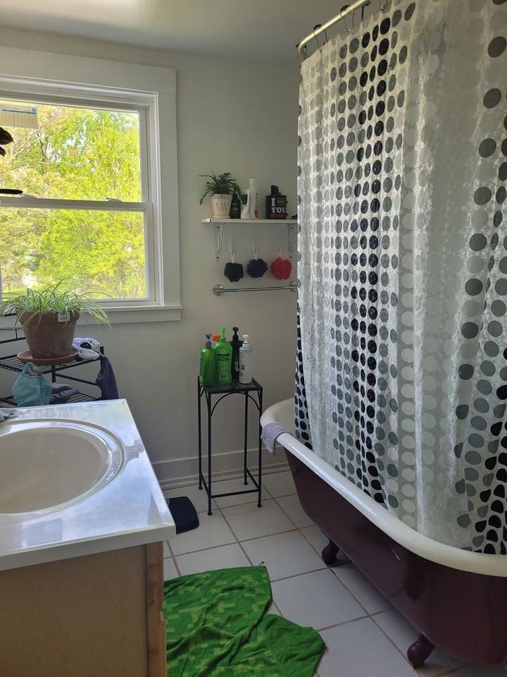 444 S Summit St - Photo 3 of 6