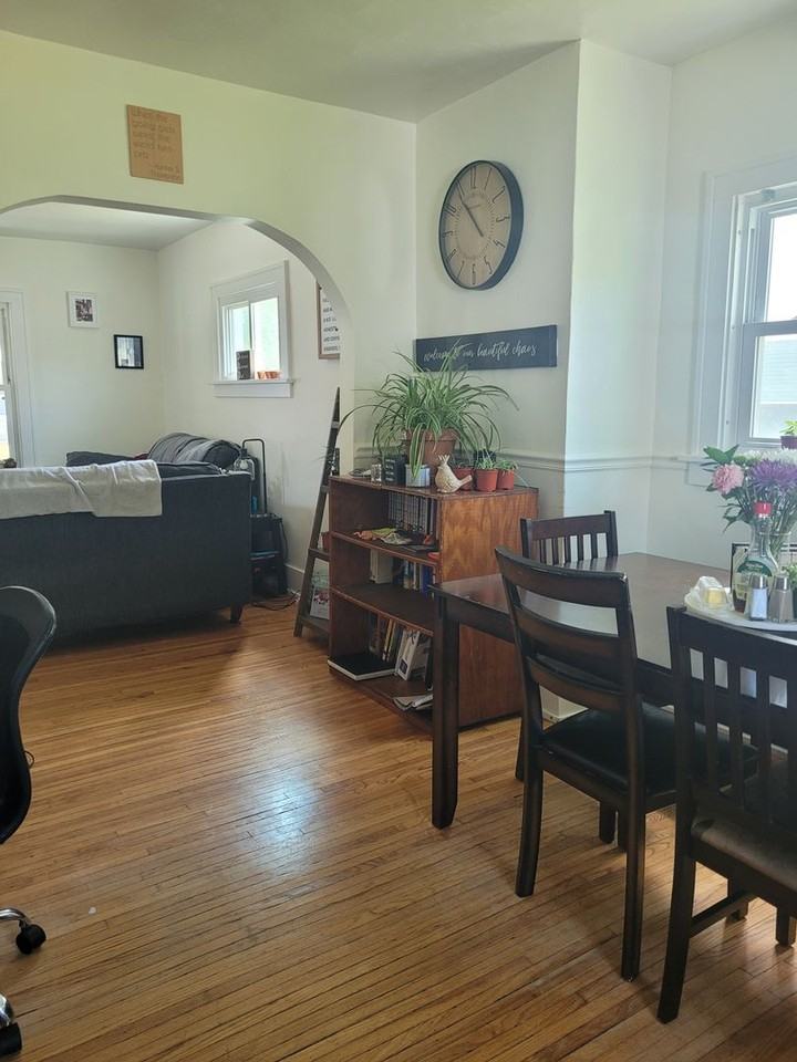 444 S Summit St - Photo 4 of 6