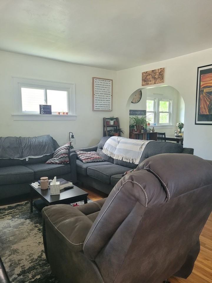 444 S Summit St - Photo 6 of 6