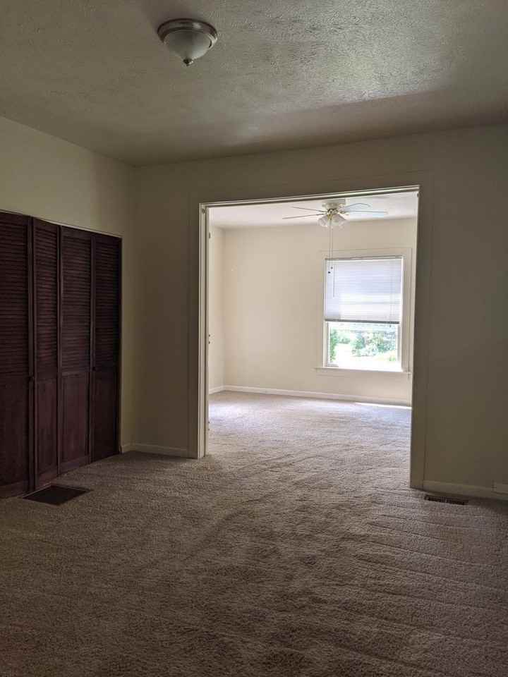 325 S Church St - Photo 4 of 13