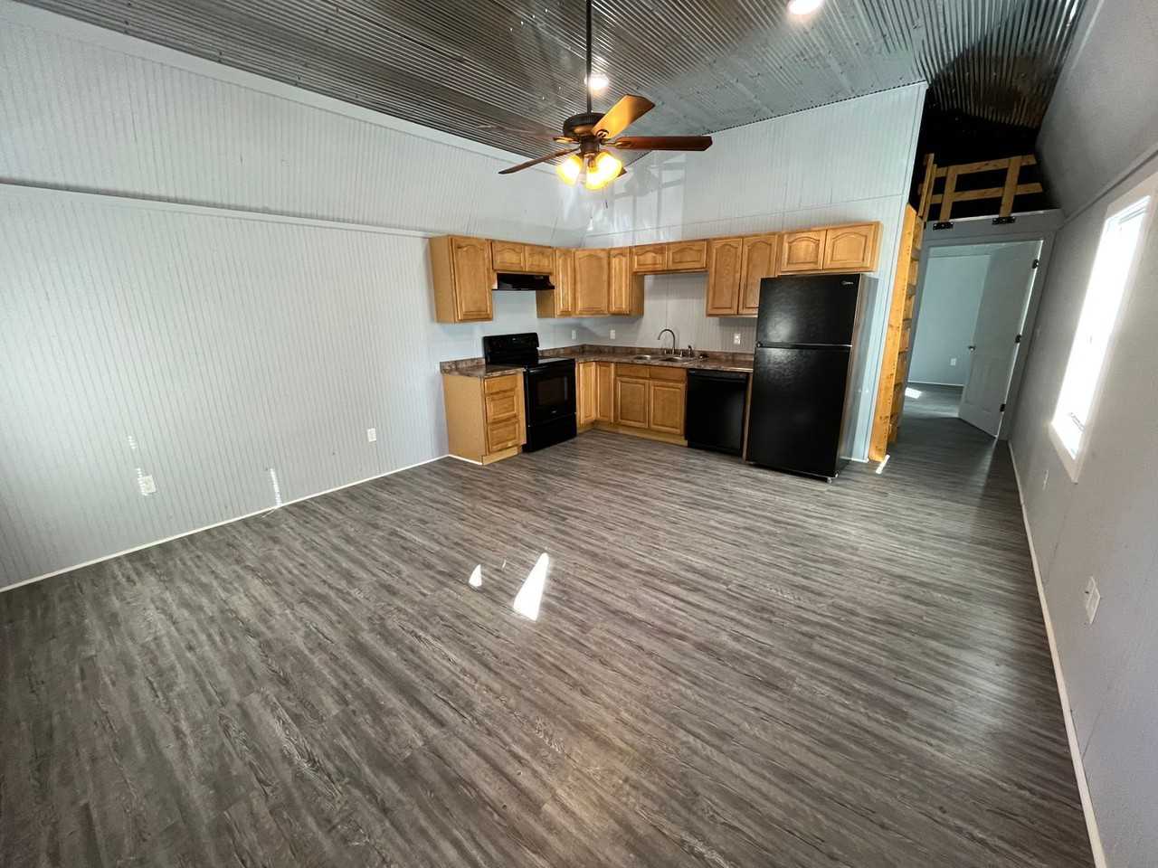 225 Community Dr - Photo 2 of 6