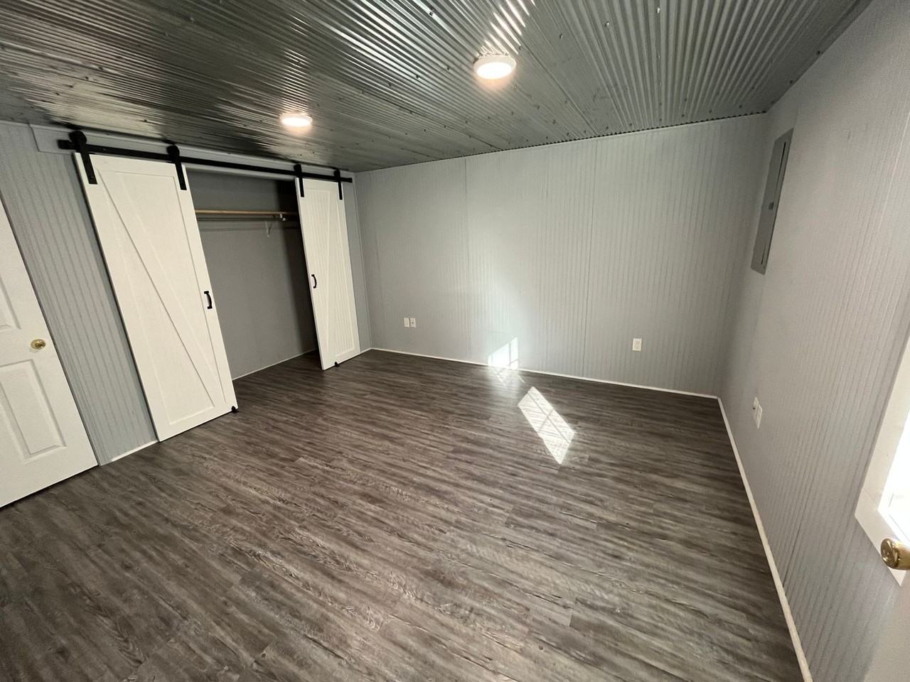 225 Community Dr - Photo 3 of 6