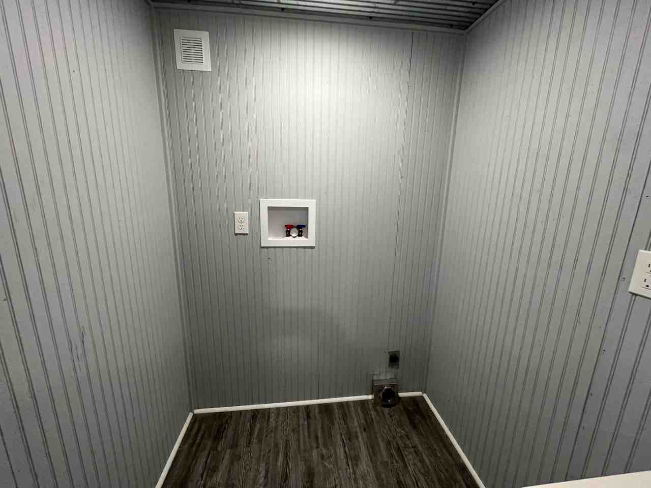 225 Community Dr - Photo 5 of 6