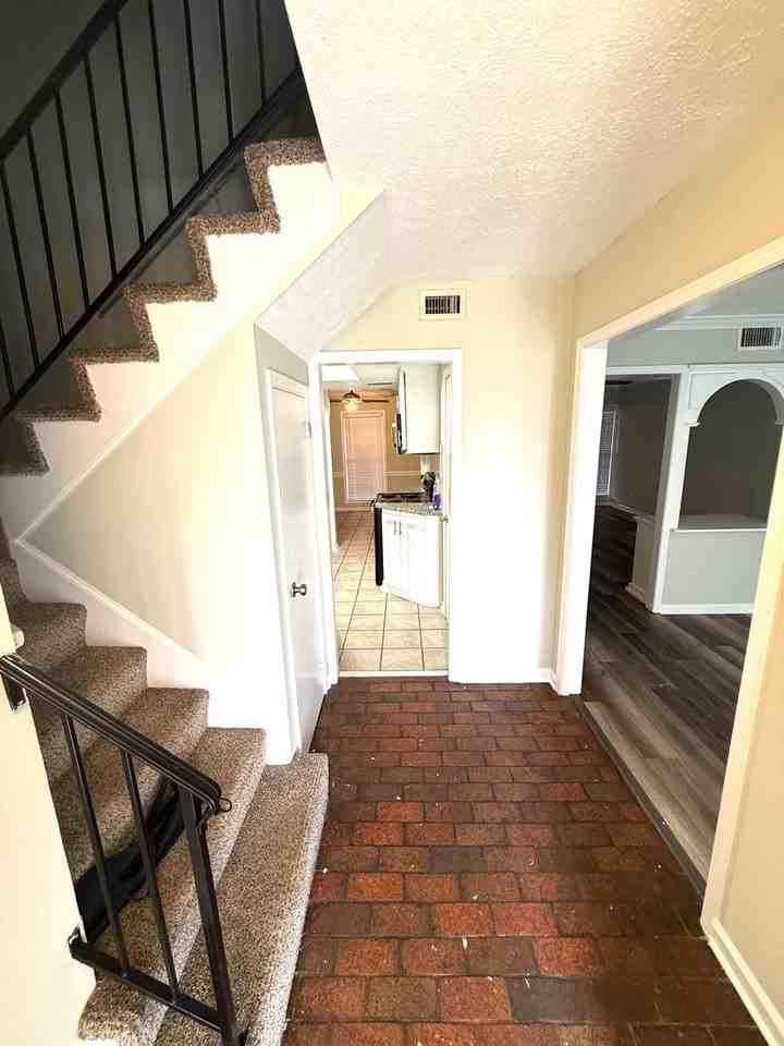 2012 Rexford Rd - Photo 6 of 17