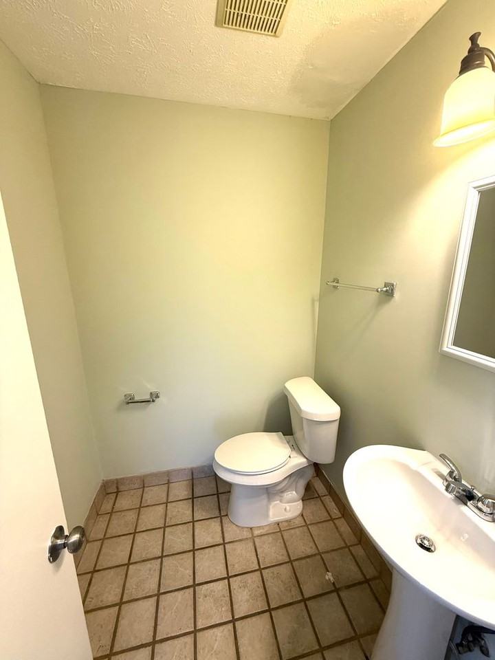 2012 Rexford Rd - Photo 7 of 17