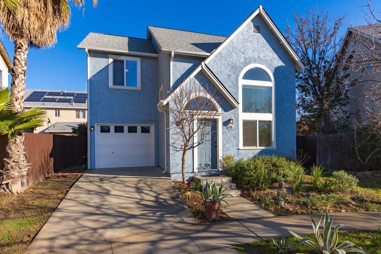 1955 Belgium Ave - Photo 3 of 24