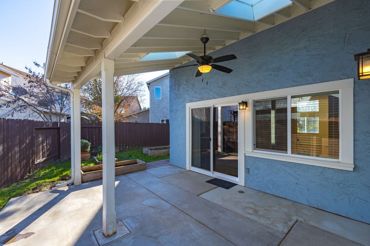 1955 Belgium Ave - Photo 4 of 24