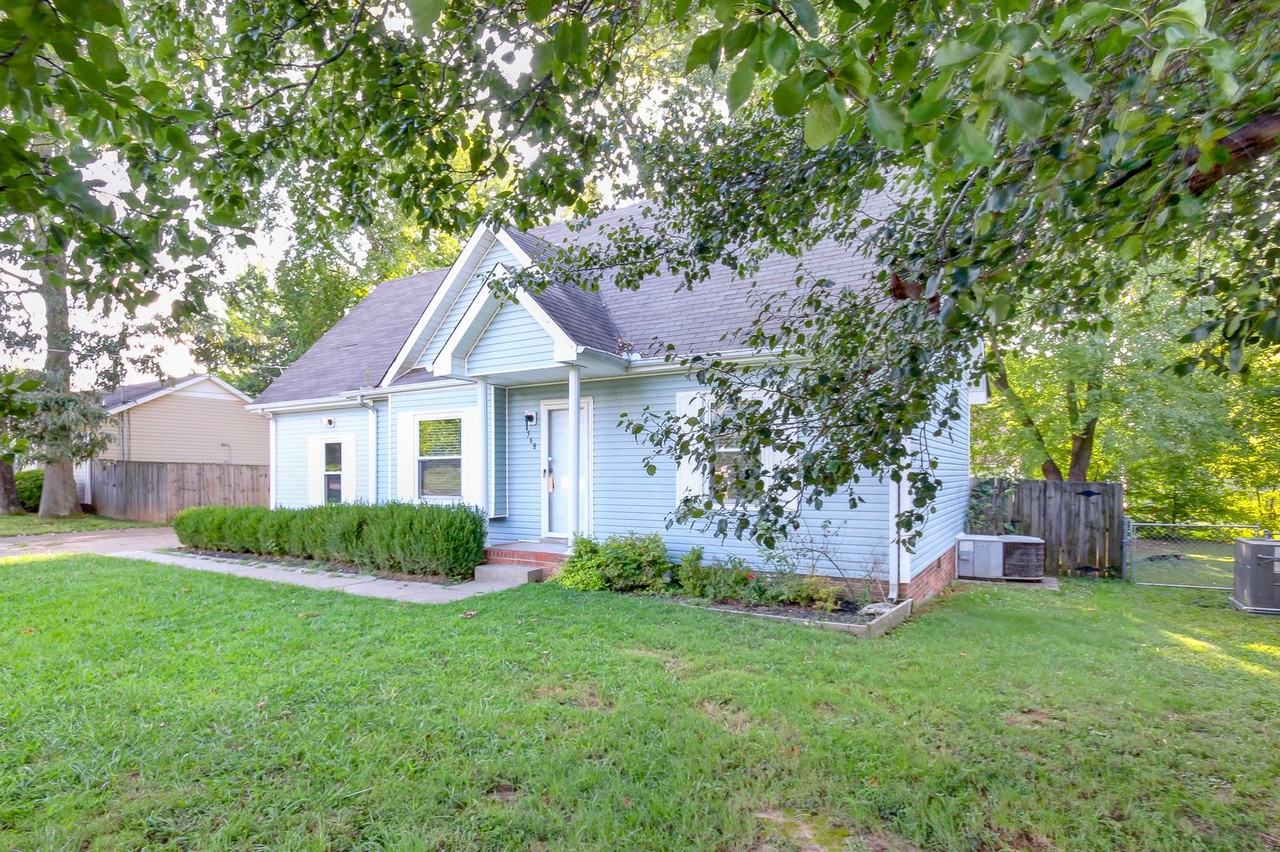 568 Lorie Ln - Photo 3 of 31