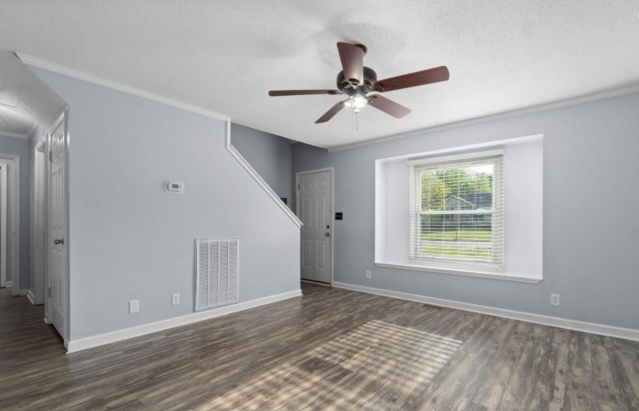 568 Lorie Ln - Photo 7 of 31