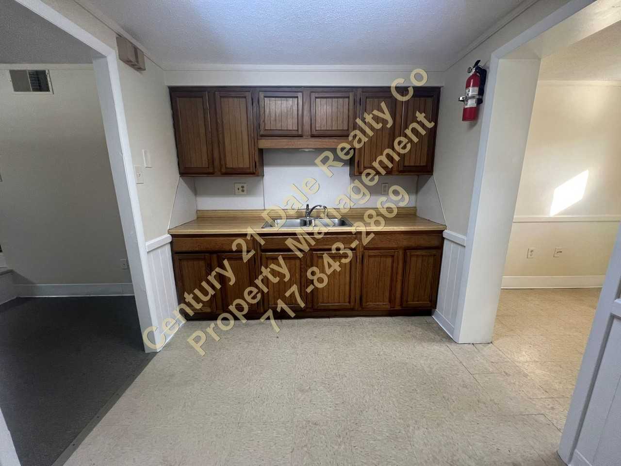 1404 E Maple St #C - Photo 3 of 12