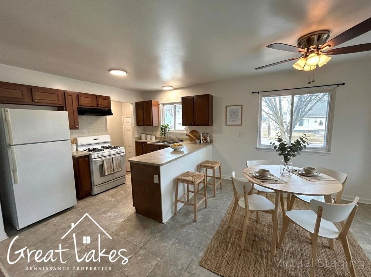 27361 Ridgewood St - Photo 3 of 12