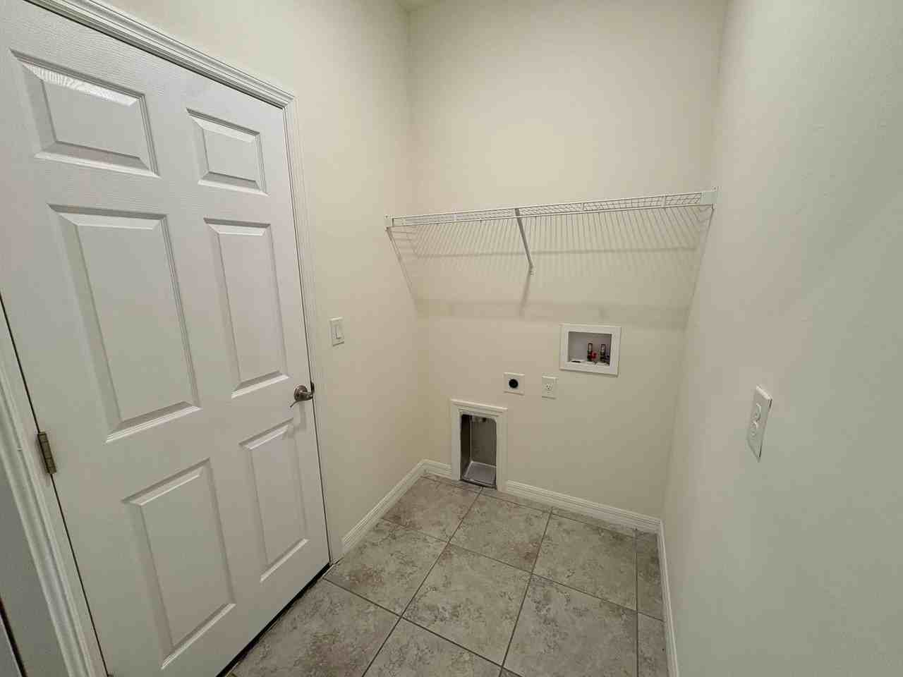 3955 Radcliff Ave - Photo 6 of 21