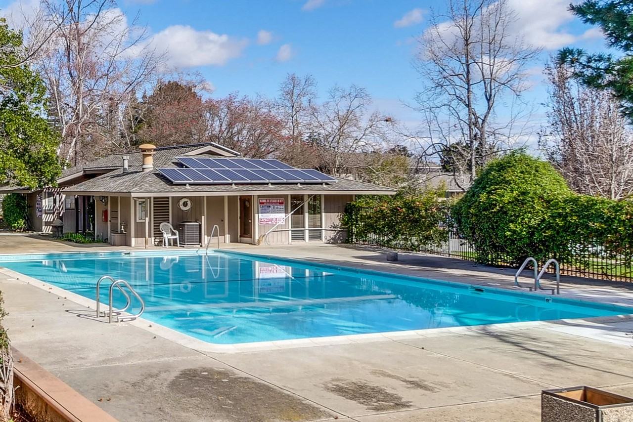 21099 Red Fir Ct - Photo 4 of 50