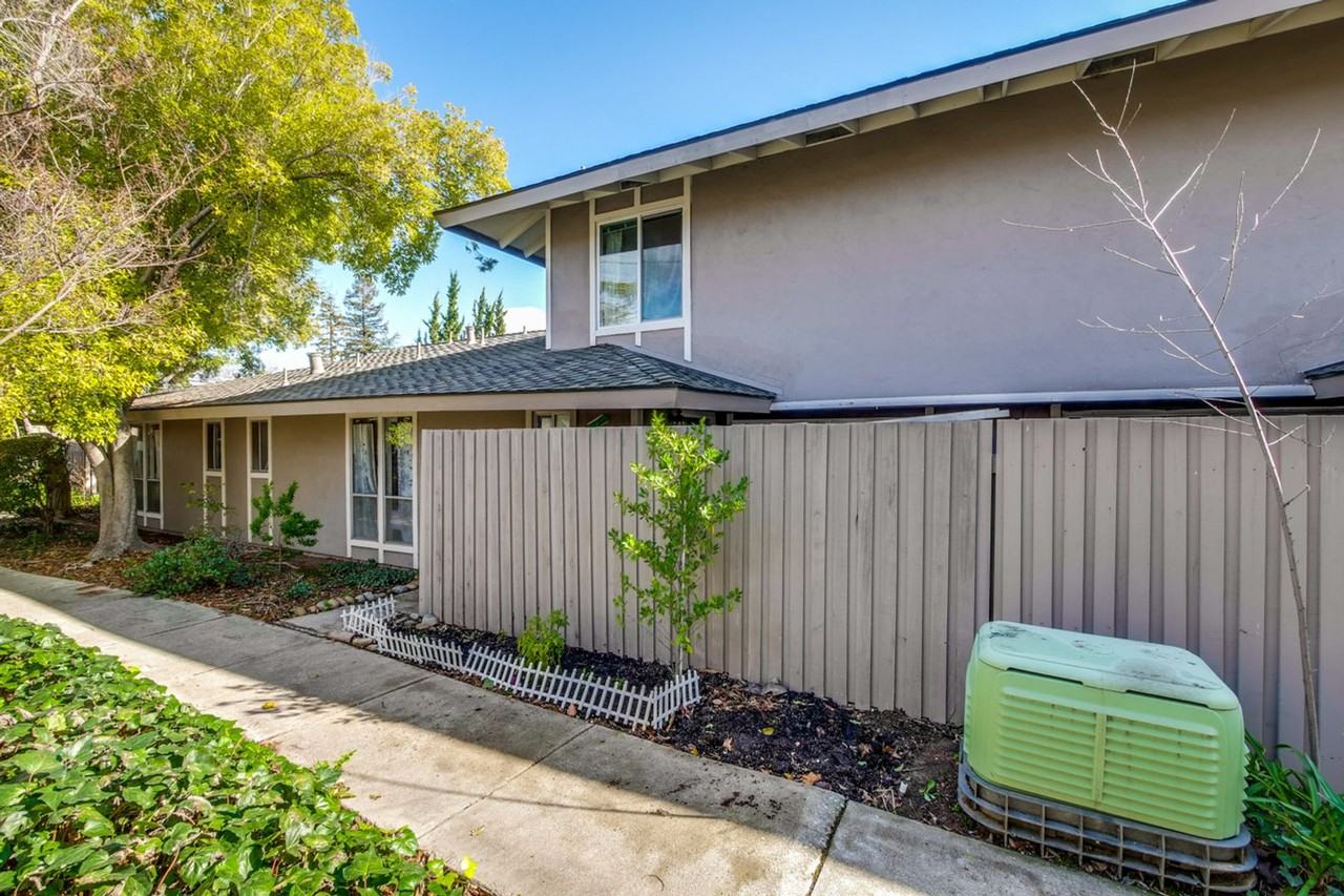 21099 Red Fir Ct - Photo 5 of 50