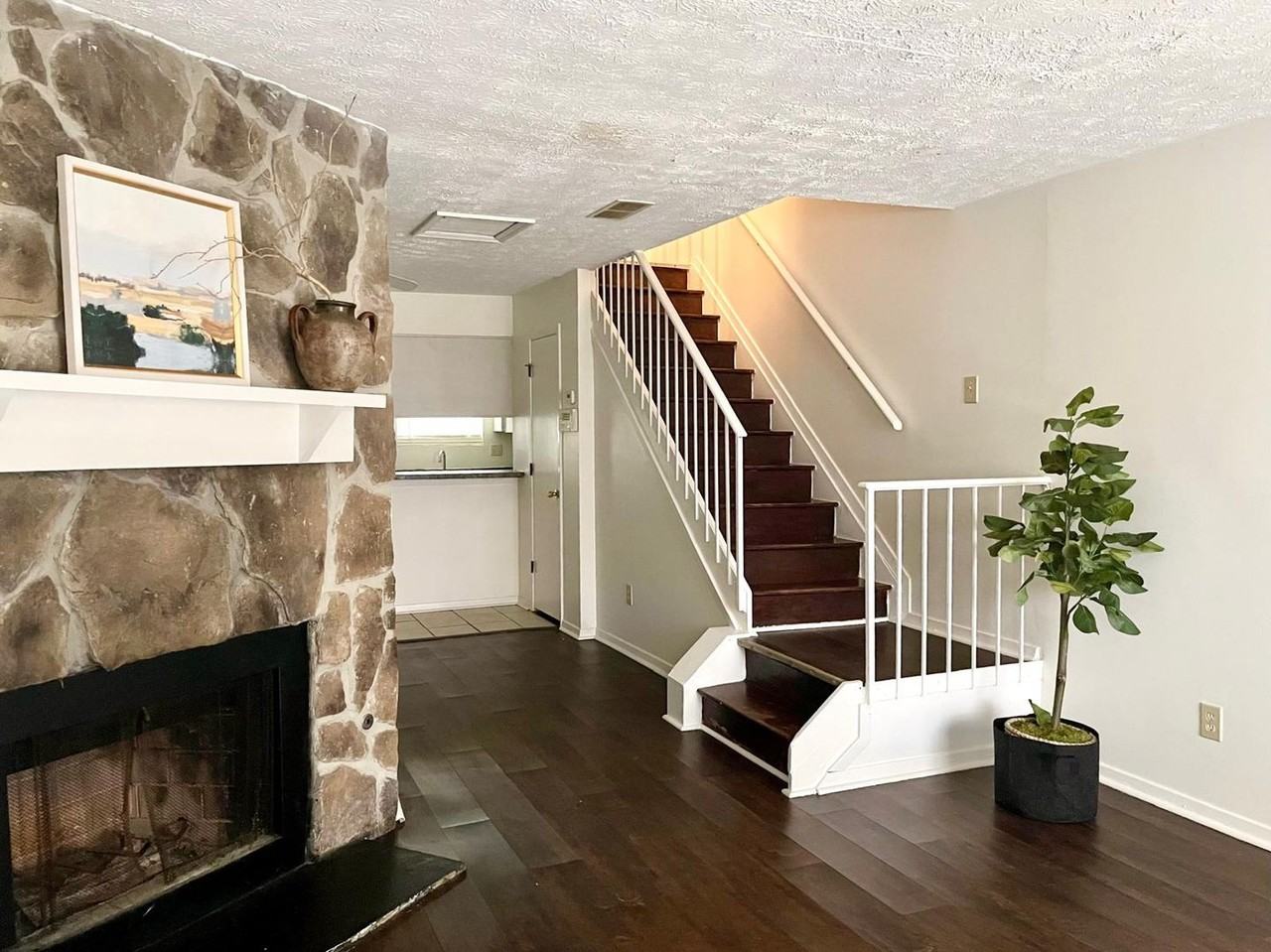 464 Prince Of Wales - Photo 2 of 17